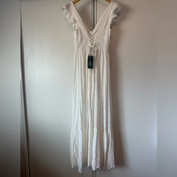 Giffniseti Elegant White Eyelit Lace Maxi Dress size Large🤍 - Picture 7 of 15